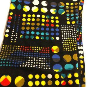 One pair of LuLaRoe leggings, size tall and curvy